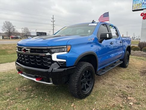 Used 2025 Chevrolet Silverado 1500 ZR2 w/ Technology Package image 4