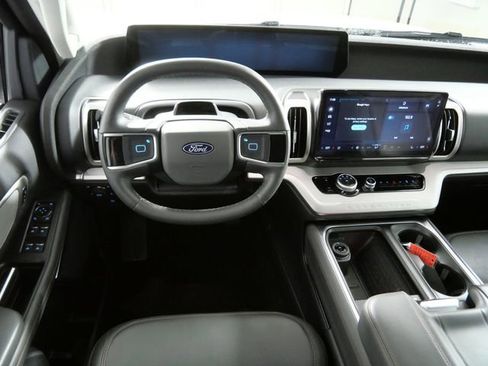 Certified 2025 Ford Expedition Active AWD/4WD image 4