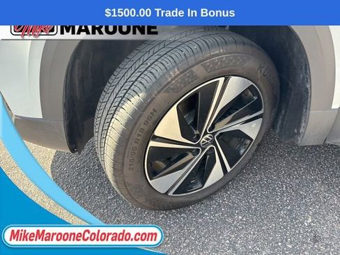 Used 2025 Volkswagen Taos SE AWD/4WD image 8