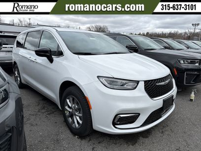 New 2026 Chrysler Pacifica Select
