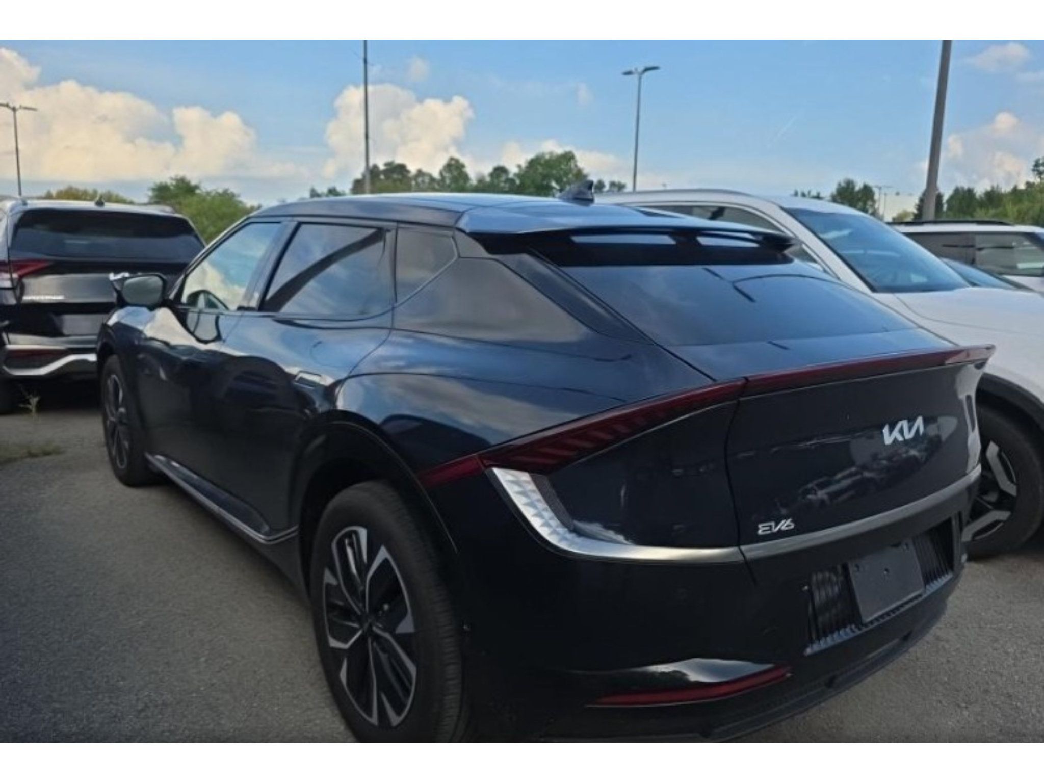 Used 2024 Kia EV6 Wind w/ Wind Technology Package AWD/4WD image 3