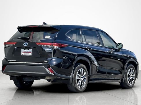 Used 2023 Toyota Highlander XLE FWD image 5