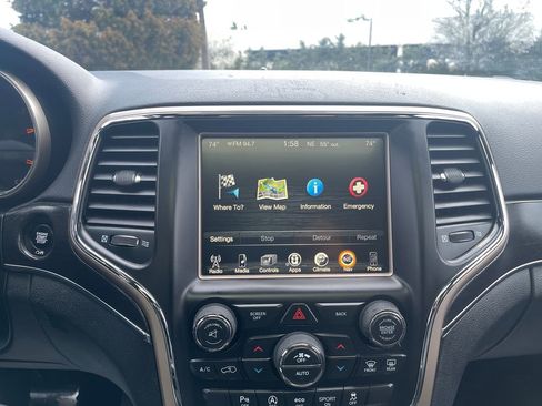 Used 2017 Jeep Grand Cherokee Limited image 23