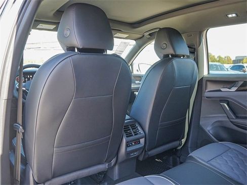 New 2026 Volkswagen Tiguan SEL R-Line image 21