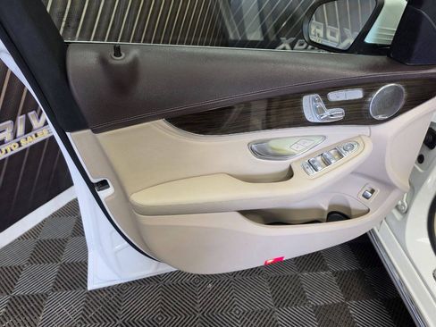 Used 2015 Mercedes-Benz C 300 4MATIC Sedan image 14