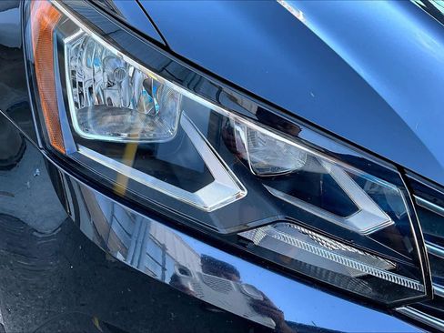 Used 2018 Volkswagen Passat 2.0T SE image 26