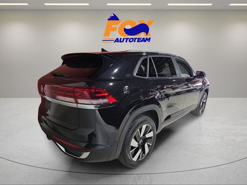 Used 2024 Volkswagen Atlas Cross Sport SE FWD image 4