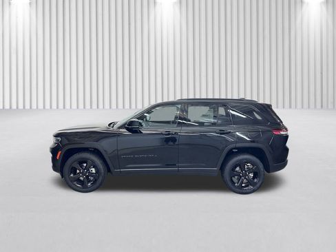 New 2025 Jeep Grand Cherokee Limited w/ Black Appearance Package image 8