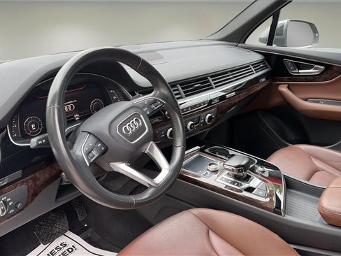 Used 2019 Audi Q7 3.0T Premium w/ Cold Weather Package AWD/4WD image 13