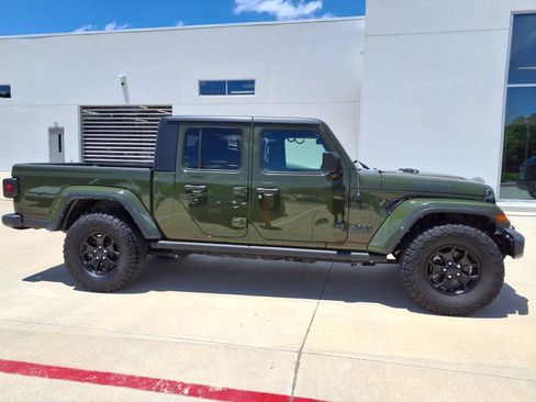 Used 2021 Jeep Gladiator Sport AWD/4WD image 4