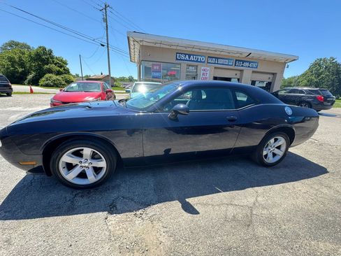 Used 2012 Dodge Challenger SXT RWD image 4