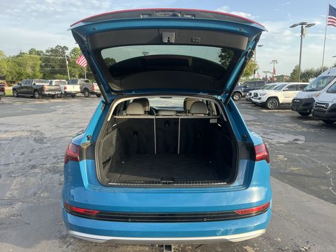 Used 2019 Audi e-tron Prestige w/ Prestige Package AWD/4WD image 11