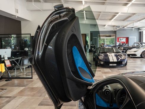 Used 2017 McLaren 570S RWD image 34