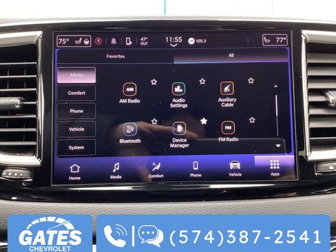 Used 2023 Chrysler Pacifica Touring-L FWD image 3