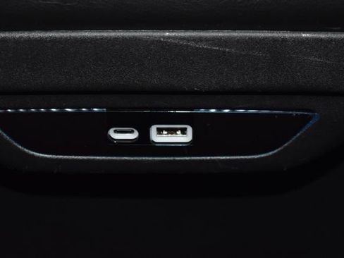 Certified 2025 Chrysler Pacifica Limited image 35