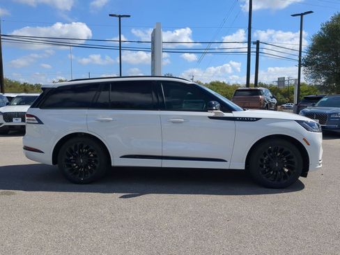 New 2025 Lincoln Aviator Reserve w/ Jet Appearance Package image 2