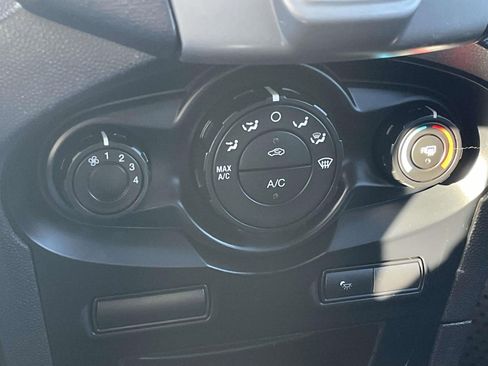 Used 2012 Ford Fiesta SE w/ Moon & Mood Pkg image 32