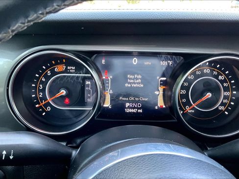 Used 2022 Jeep Wrangler Unlimited Sahara w/ LED Lighting Group AWD/4WD image 14