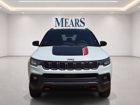 Used 2025 Jeep Compass Trailhawk AWD/4WD image 8