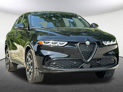Used 2025 Alfa Romeo Tonale AWD/4WD image 2