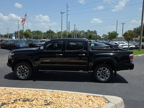 Used 2017 Toyota Tacoma Limited w/ Tow Package AWD/4WD image 18
