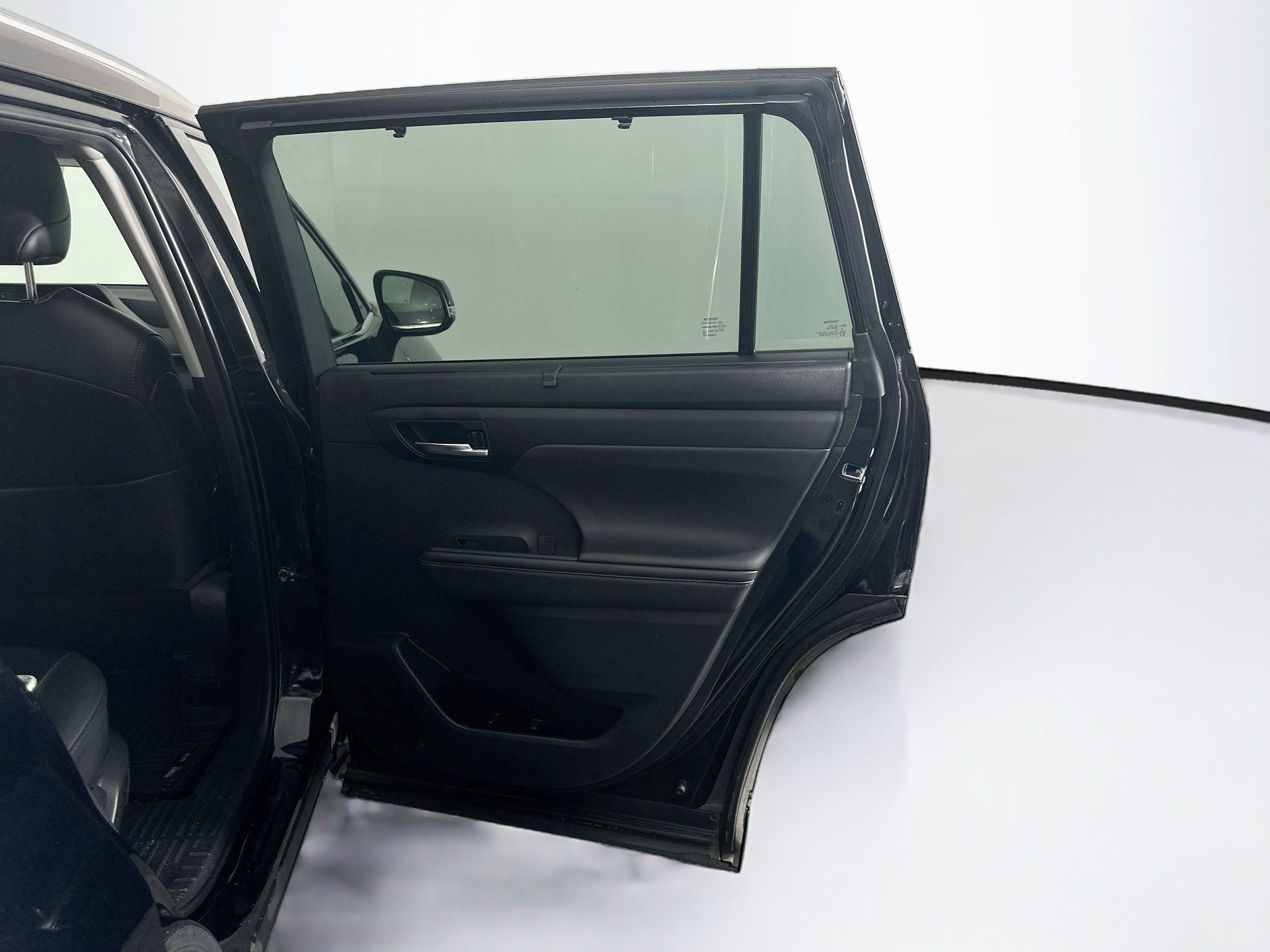 Used 2022 Toyota Highlander XLE FWD image 31