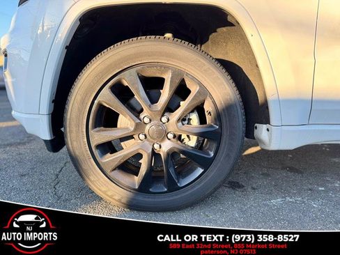 Used 2021 Jeep Grand Cherokee Laredo X image 33