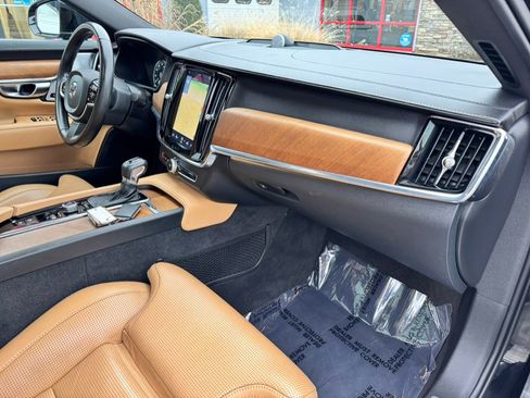 Used 2018 Volvo S90 T6 Inscription w/ Convenience Package image 26