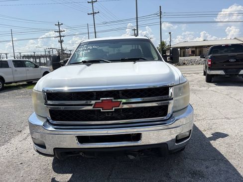 Used 2011 Chevrolet Silverado 2500 LT w/ Interior Plus Package AWD/4WD image 3