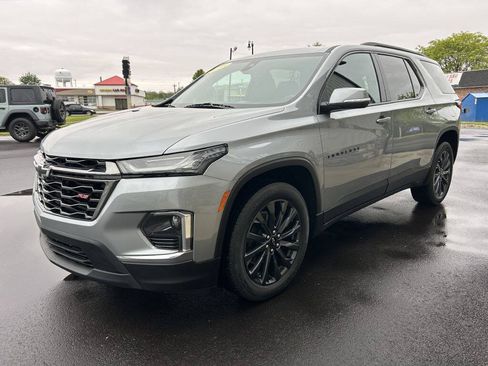 Used 2023 Chevrolet Traverse RS FWD image 8