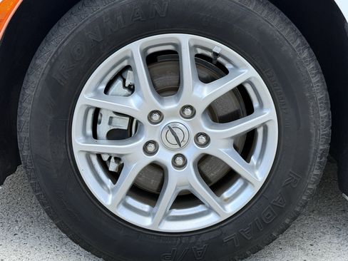 Used 2023 Chrysler Voyager LX FWD image 12