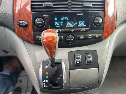 Used 2010 Toyota Sienna XLE Limited FWD image 21