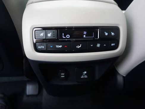 Used 2024 Hyundai Palisade Limited FWD image 16