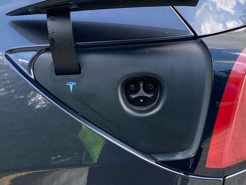 Used 2025 Tesla Model Y Long Range RWD image 13