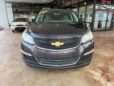 Used 2017 Chevrolet Traverse LS FWD image 2