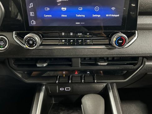 Used 2023 Chevrolet Colorado Trail Boss w/ Technology Package AWD/4WD image 23