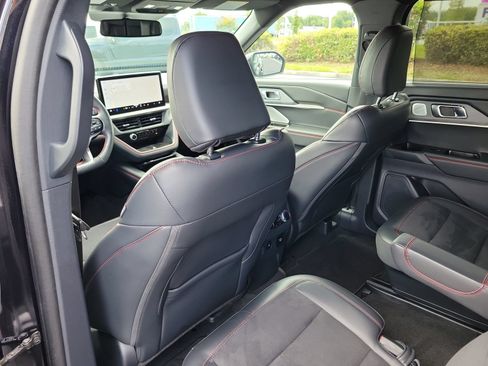 Used 2025 Ford Explorer ST RWD image 10