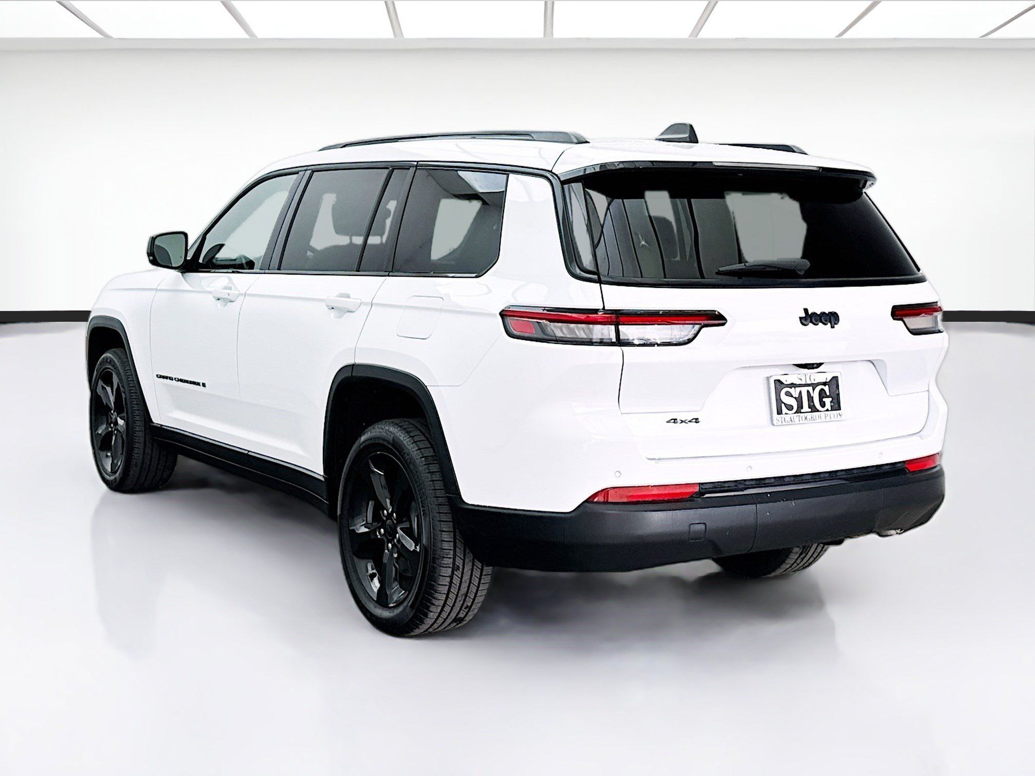 Used 2023 Jeep Grand Cherokee L Laredo AWD/4WD image 6