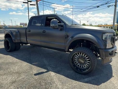 Used 2022 Ford F450 Platinum w/ FX4 Off-Road Package AWD/4WD image 2