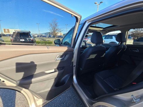 Used 2023 Nissan Rogue Platinum w/ Platinum Premium Package image 18