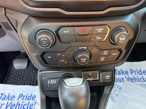 Used 2022 Jeep Renegade Latitude w/ Sun/Sound Group AWD/4WD image 27
