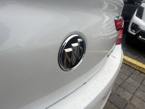 Used 2017 Buick LaCrosse Preferred image 9