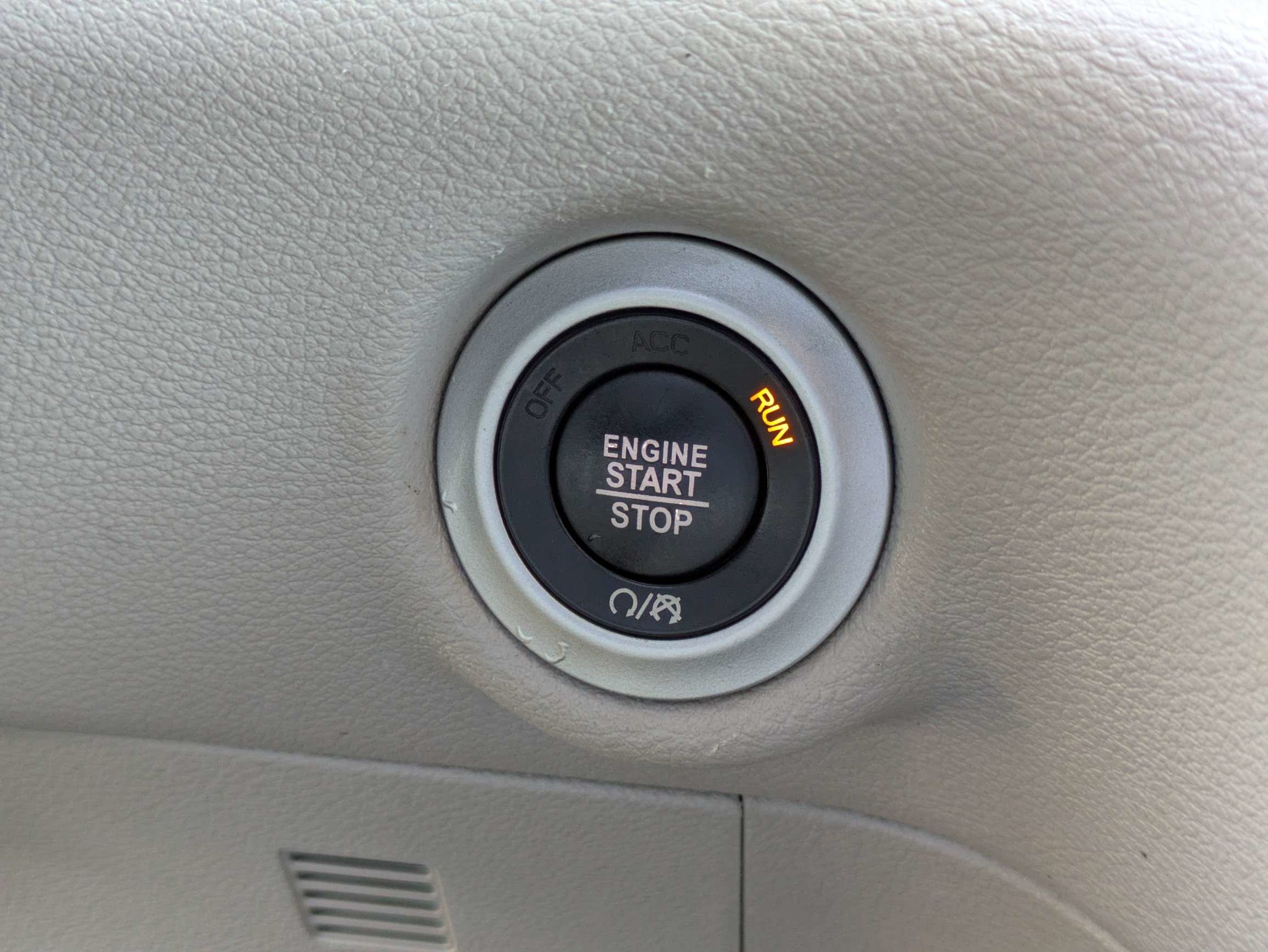 Used 2024 Chrysler Pacifica Touring-L FWD image 29
