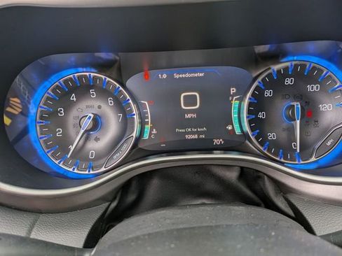 Certified 2023 Chrysler Pacifica Touring-L FWD image 17