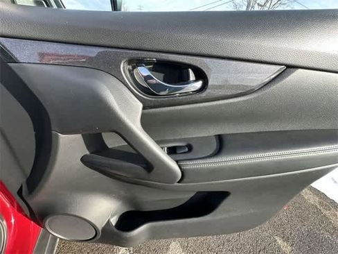 Used 2017 Nissan Rogue S image 20