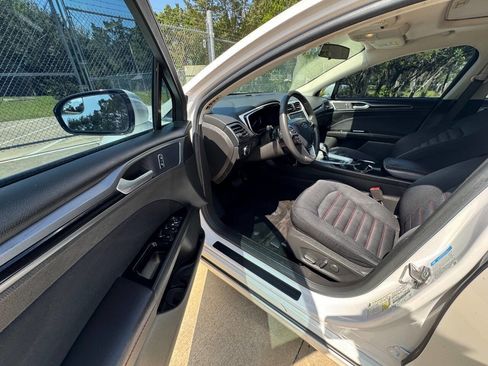 Used 2015 Ford Fusion SE FWD image 31