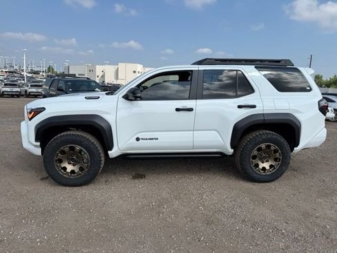 Used 2025 Toyota 4Runner Trailhunter AWD/4WD image 2