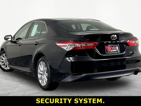 Used 2018 Toyota Camry LE w/ Convenience Package FWD image 4