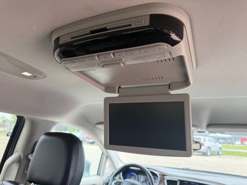 Used 2017 Chrysler Pacifica Touring-L FWD image 11