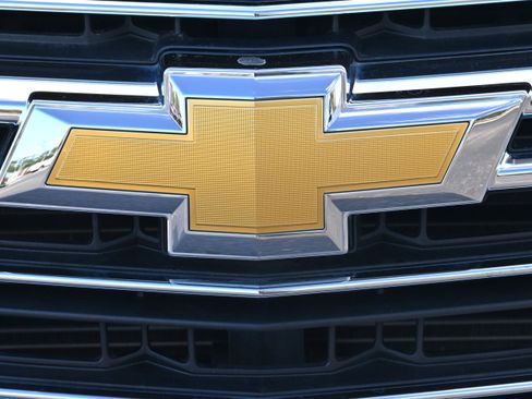 Used 2023 Chevrolet Traverse LT image 36